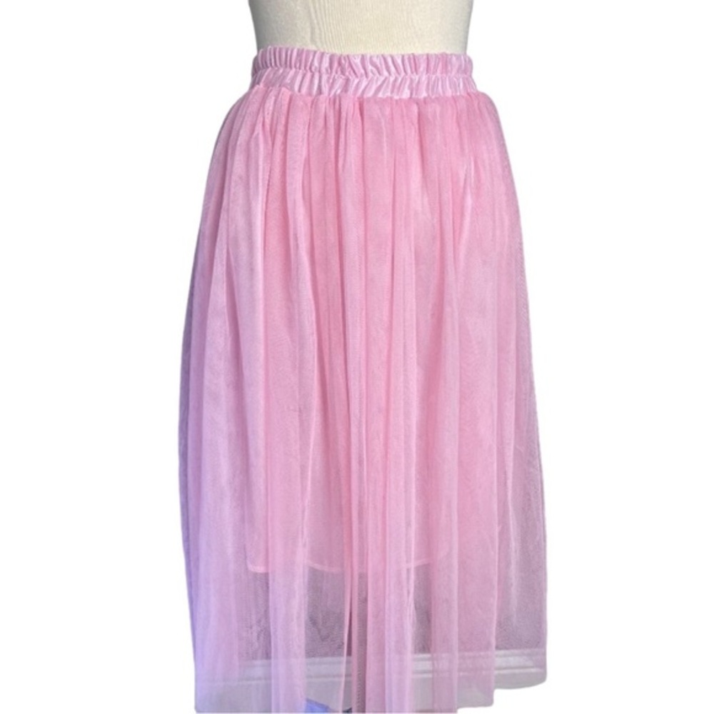 🌸 M/L Pink 3/4 length Tulle Skirt. Lined to the knee. Elastic waist Pretty! 🌸